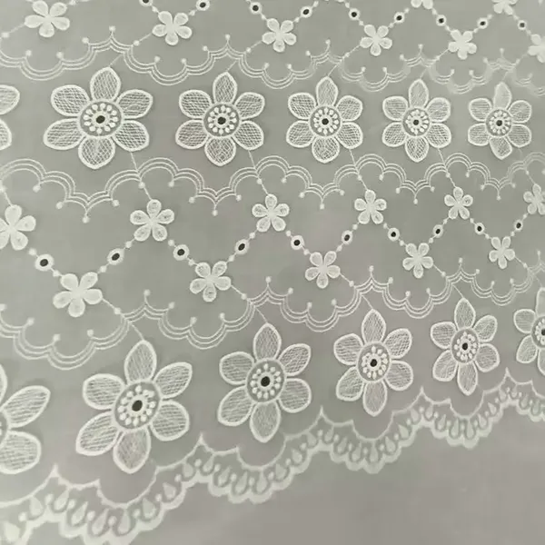 ドレス用の白い綿のレース刺繍アイレット生地
